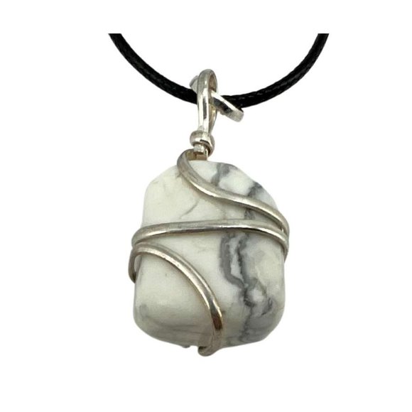 Raw White Howlite Crystal Pendant | Black | 4 cm - Picture 2 of 4
